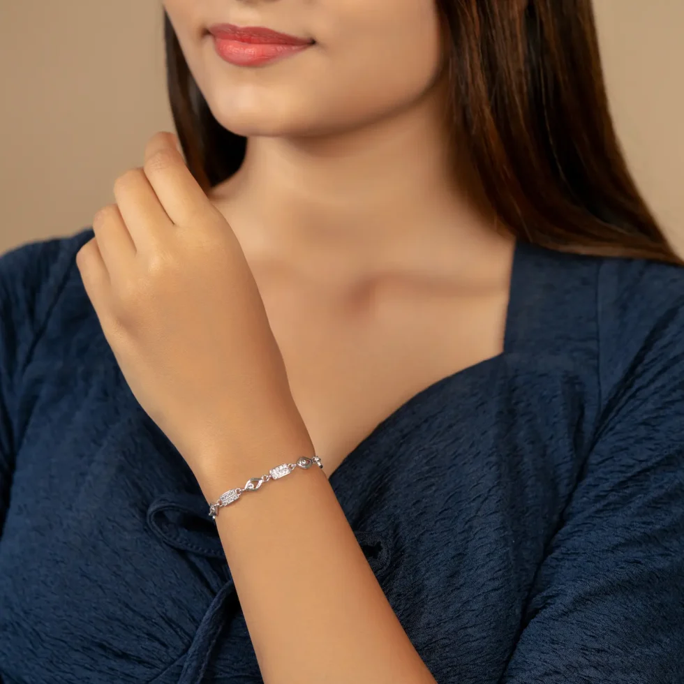 BarLeaf Fusion Bracelet B 103 with model