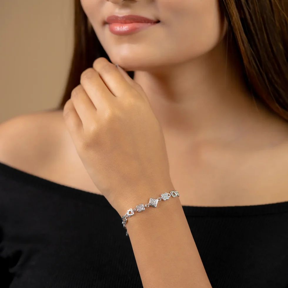 CloverSpark Bracelet B 111 with model