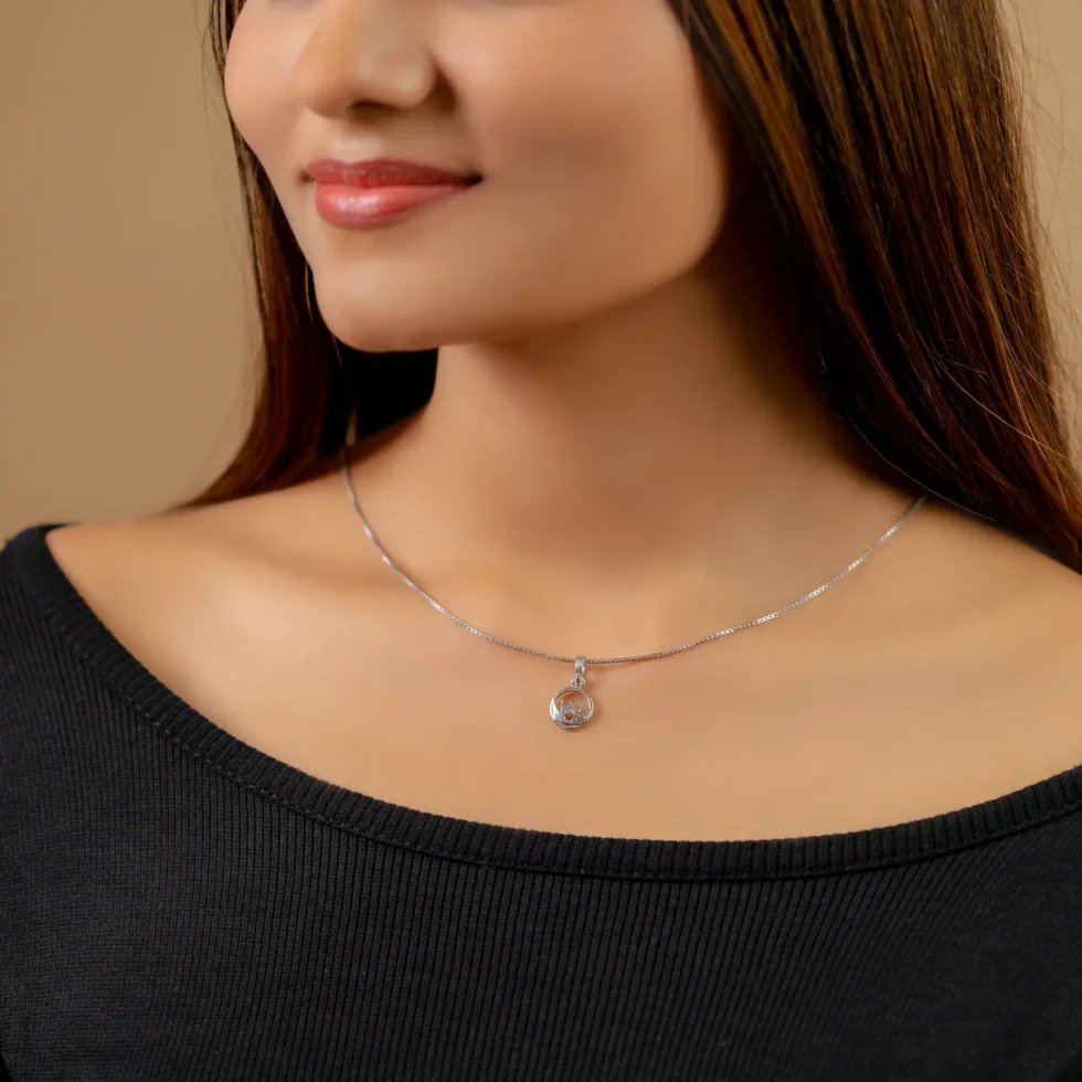 Crown Necklace P20 with model