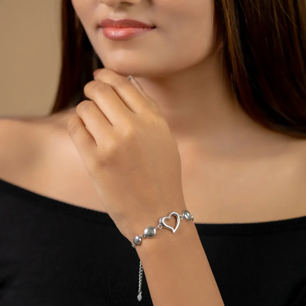 Heart Bond Braclet B 75 with model