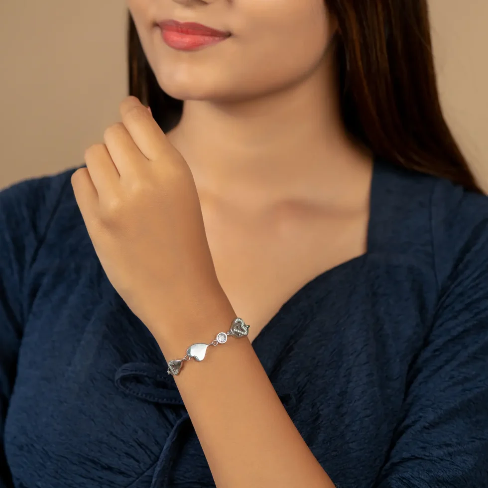 Heart Link Bracelet B 19 with model