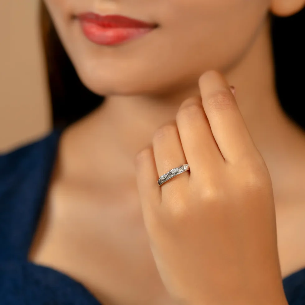 Infinity Weave Diomond Band Ring CR 12 with model