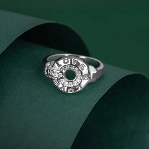 Love Bond Ring R 106 on table