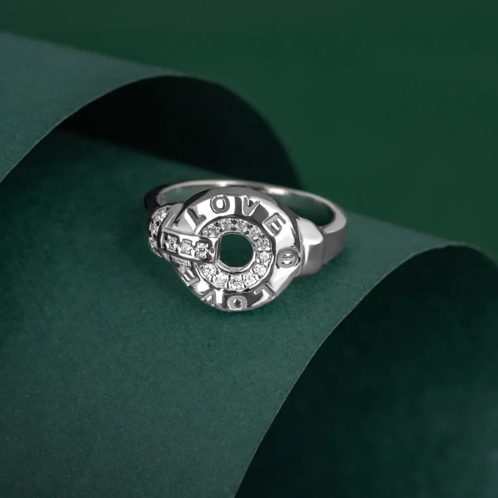Love Bond Ring R 106 on table