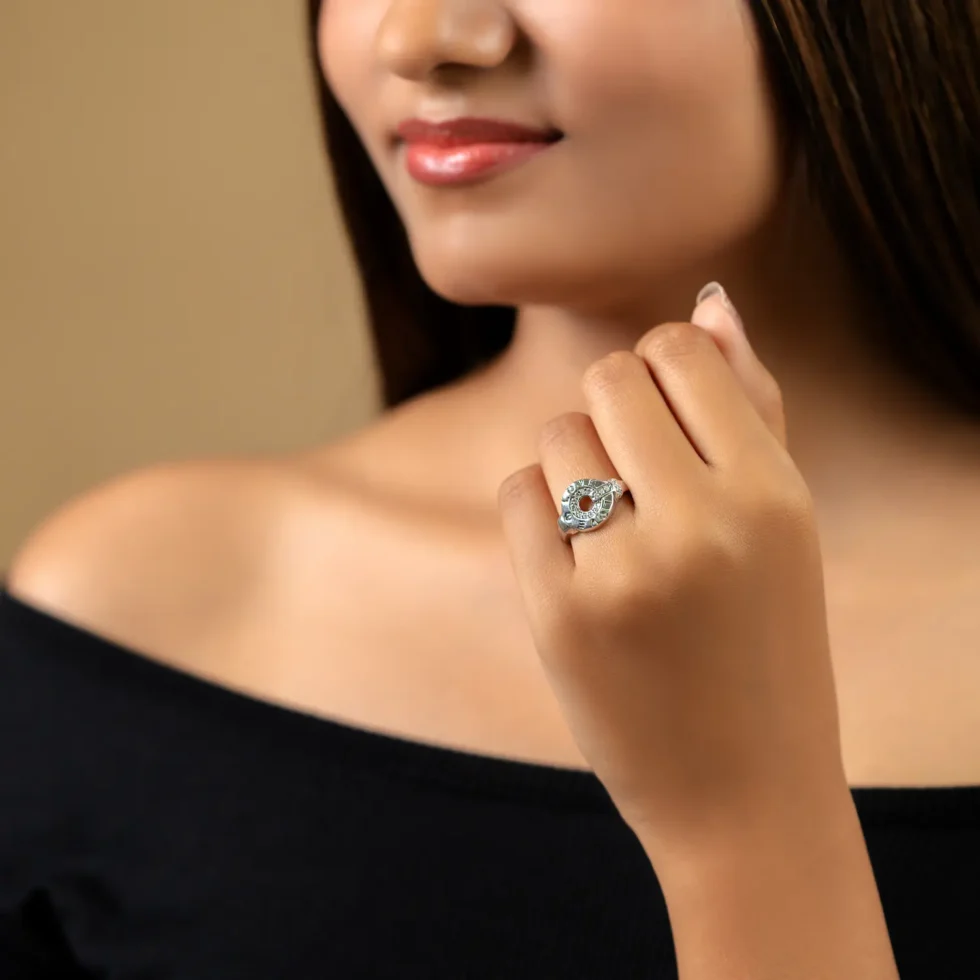 Love Bond Ring R 106 with model