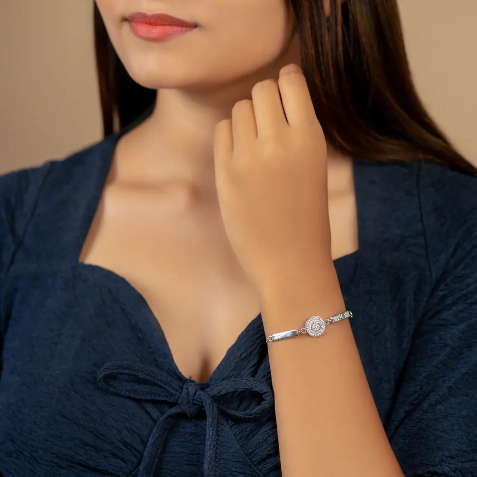 Micro Linked Braclet B 43 with model