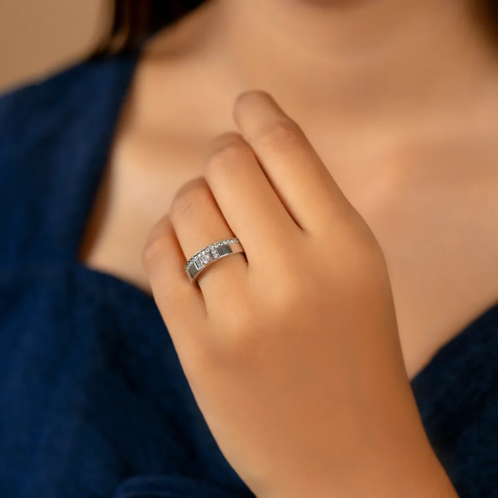 Modern Royale Ring CJ 32 with model