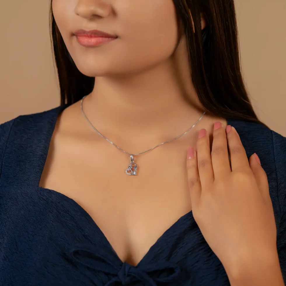 Motherbond Heart Necklace P6 with model