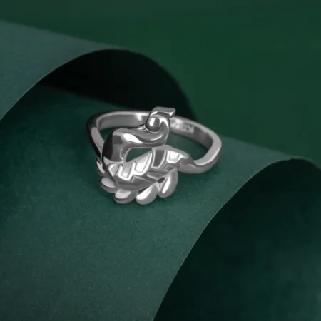 Peacock Glory Ring R 219 on table