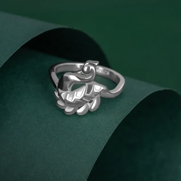 Peacock Glory Ring R 219 on table