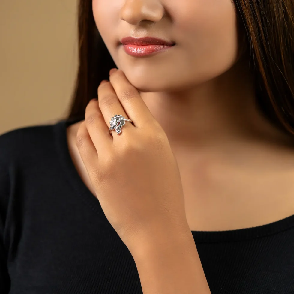 Peacock Glory Ring R 219 with model