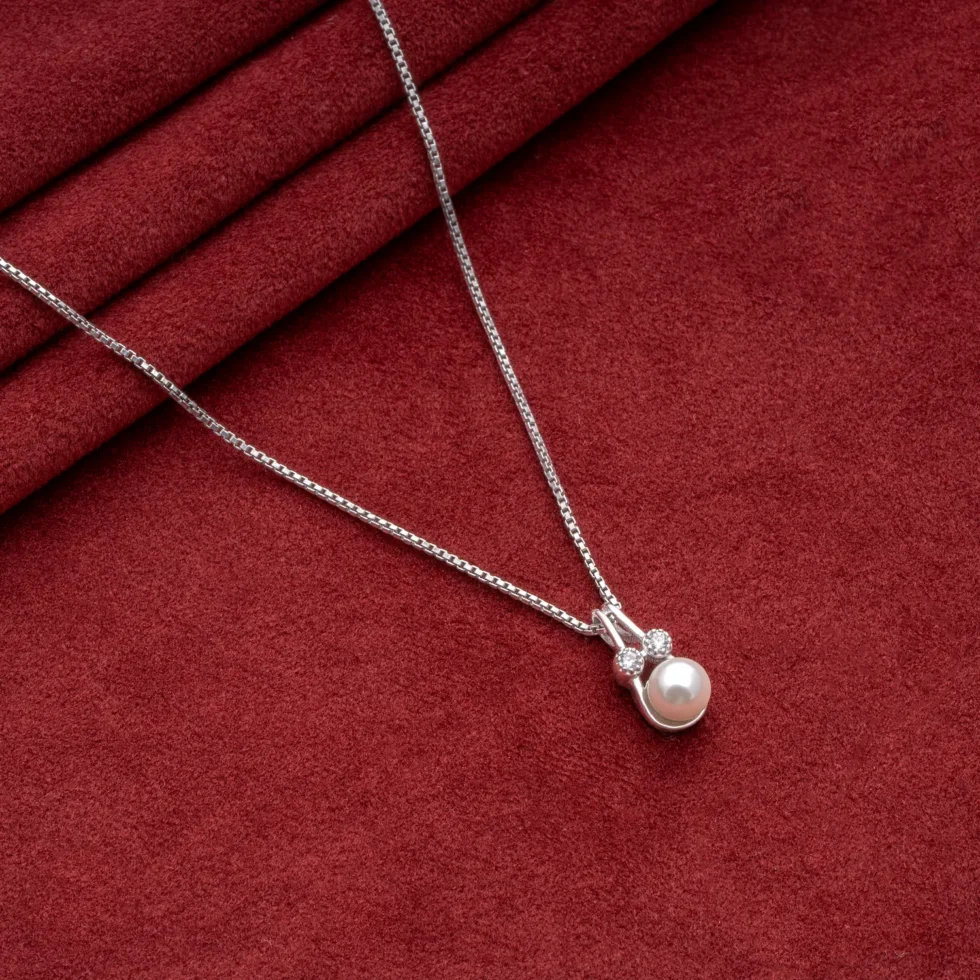 Pearl Pendant N44 on table