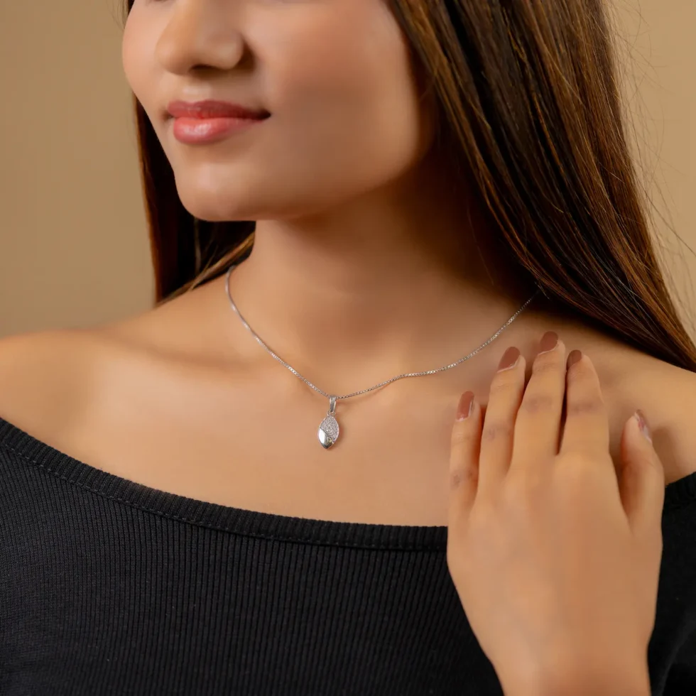 Split Marquise Pendant Necklace N7 with model
