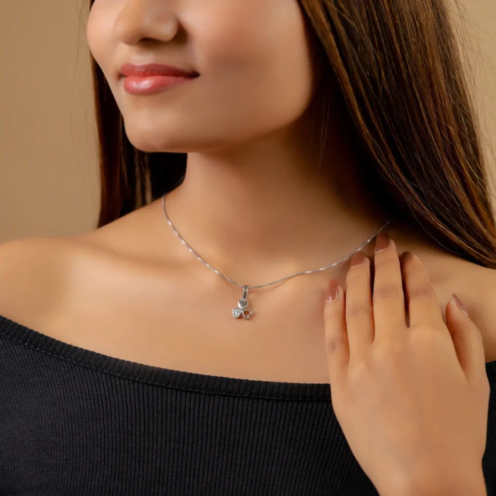 Trilove Heart Pendant P22 with model