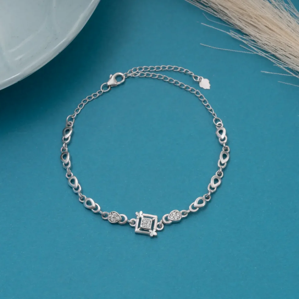 TwinSpark Bracelet B 102 on tabel