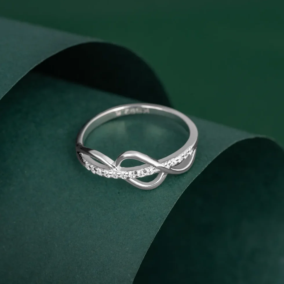 Twist Diamond Ring R 59 on table